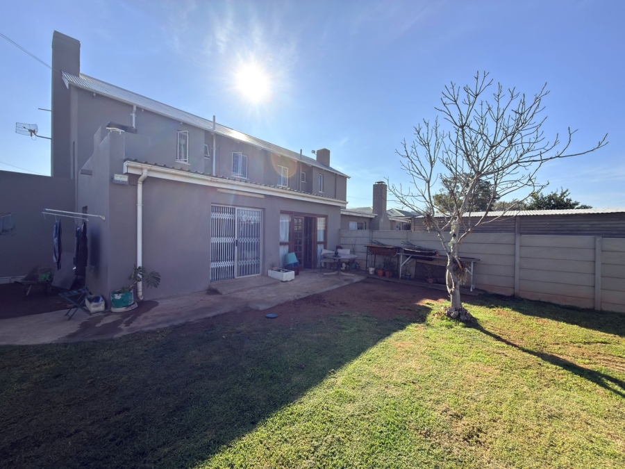 2 Bedroom Property for Sale in Rouxpark Western Cape